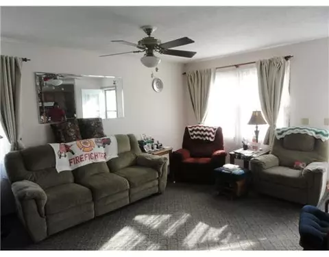 725 E Cavanaugh Rd, Lansing, MI 48910 photo 2