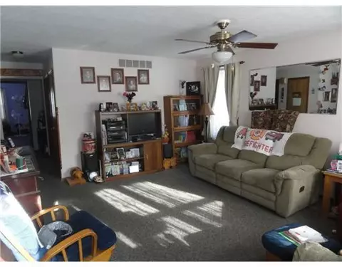 725 E Cavanaugh Rd, Lansing, MI 48910 photo 3