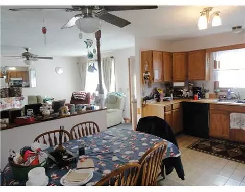 725 E Cavanaugh Rd, Lansing, MI 48910 photo 4