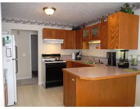 2465 Featherstone, Lansing, MI 48911 photo 3