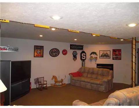 2465 Featherstone, Lansing, MI 48911 photo 6