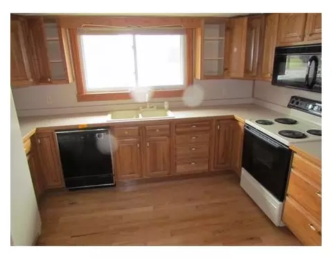 3532 Delta River Dr, Lansing, MI 48906 photo 4