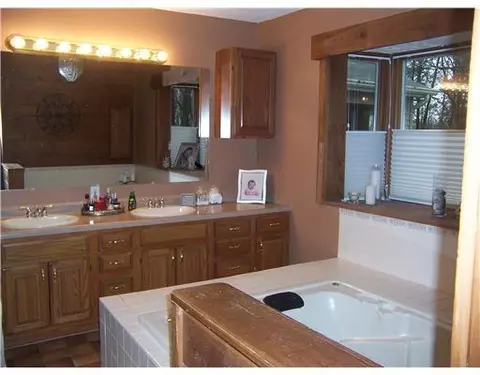 5208 W Bath, Perry, MI 48872 photo 9