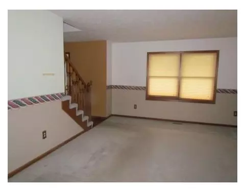 1276 Castlewood Cir, Dewitt, MI 48820 photo 2