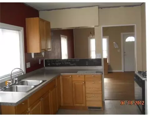 633 E Comstock, Owosso, MI 48867 photo 2