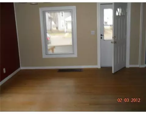 633 E Comstock, Owosso, MI 48867 photo 3