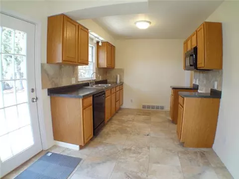 4100 Devonshire, Lansing, MI 48910 photo 6