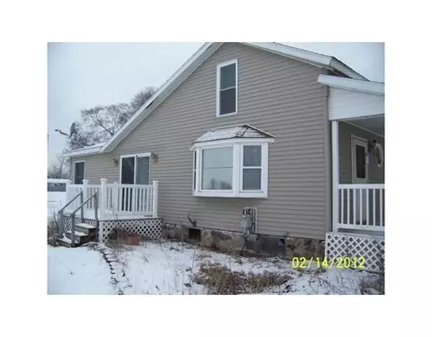 666 S Maple Ave, Maple Rapids, MI 48853 photo 2