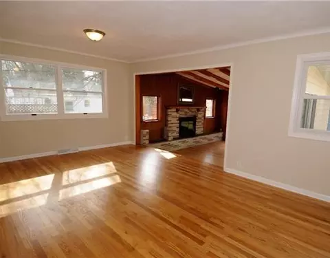 608 Maple, Grand Ledge, MI 48837 photo 2