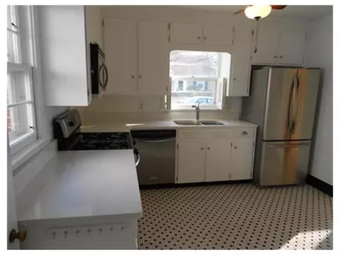 1724 Pingree St, Lansing, MI 48910 photo 4