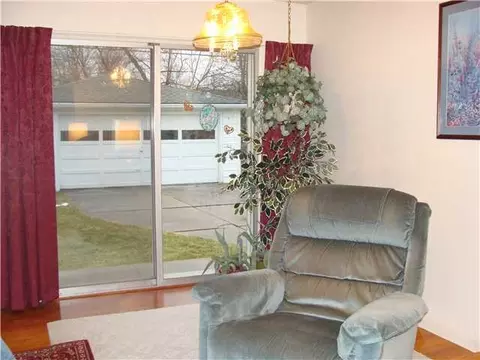3315 Pickwick Pl, Lansing, MI 48917 photo 4