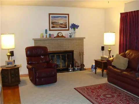 3315 Pickwick Pl, Lansing, MI 48917 photo 2