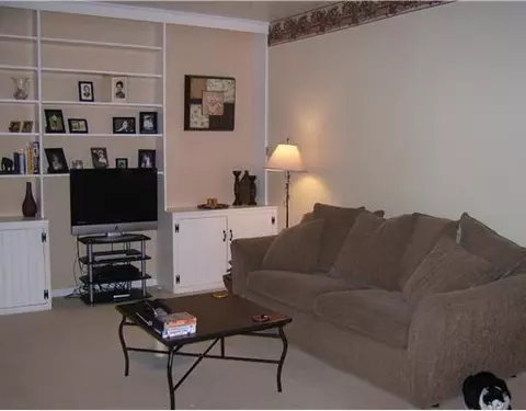 402 E Buchanan St, Saint Johns, MI 48879 photo 2
