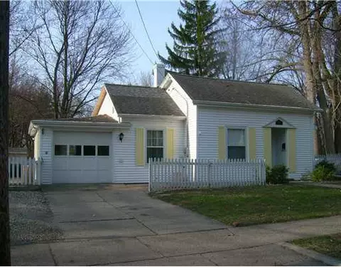 402 E Buchanan St, Saint Johns, MI 48879 photo 1
