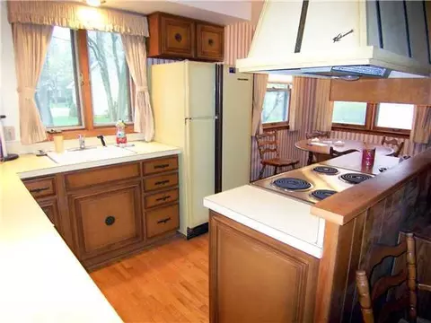 609 Hunter Blvd, Lansing, MI 48910 photo 3
