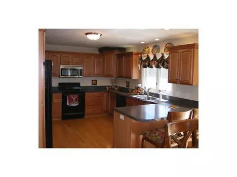 1404 Squirrel Run St, Saint Johns, MI 48879 photo 2