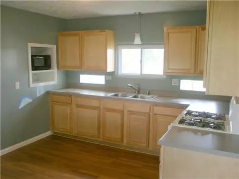 586 E Gresham, Charlotte, MI 48813 photo 4