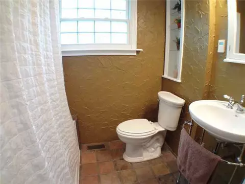 210 E Thomas, Lansing, MI 48906 photo 17