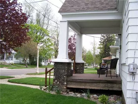 210 E Thomas, Lansing, MI 48906 photo 2