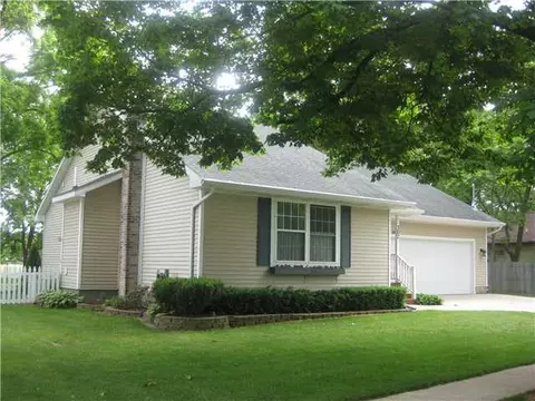 302 E Kent, Grand Ledge, MI 48837 photo 1