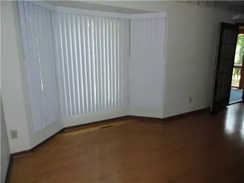 3 Laura Ln, Dewitt, MI 48820 photo 4