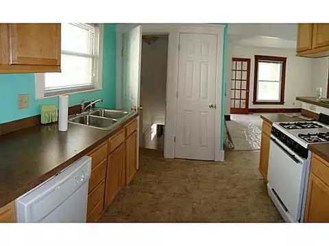847 Baker St, Lansing, MI 48910 photo 4