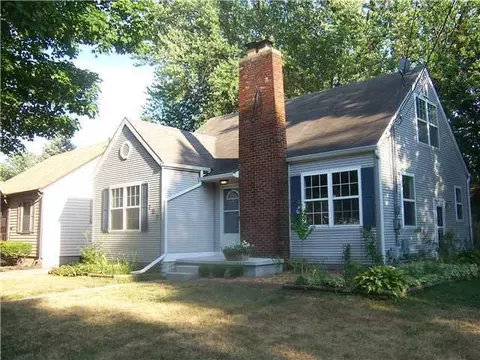 727 Smith Ave, Lansing, MI 48910 photo 2