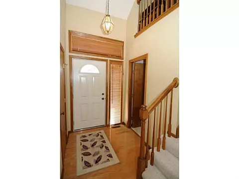 1727 Killarney Dr, Holt, MI 48842 photo 2