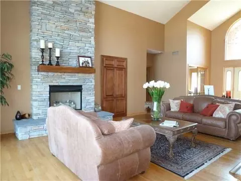 404 Shoreline, Dewitt, MI 48820 photo 2