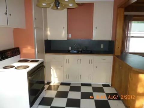 567 S Dexter, Lansing, MI 48910 photo 3