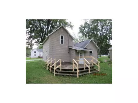 715 E Newark St, Ithaca, MI 48847 photo 2