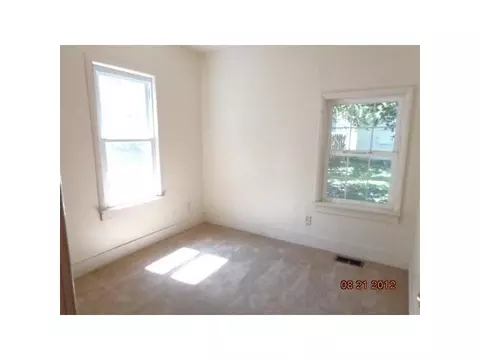 325 Howe St, Lansing, MI 48915 photo 4