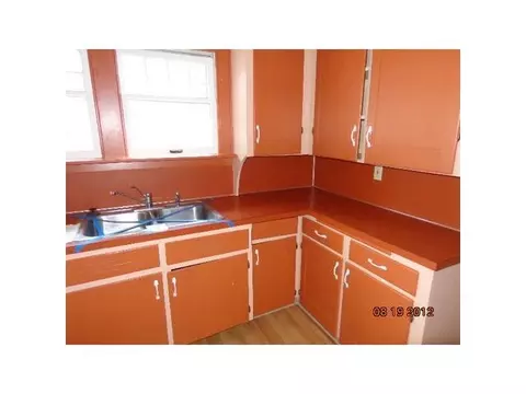 2123 Lyons, Lansing, MI 48910 photo 9
