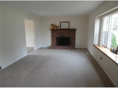 4613 Addison Rd, Lansing, MI 48917 photo 2