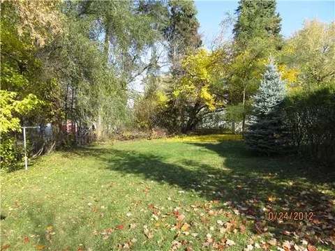 637 Robert St, Lansing, MI 48910 photo 2