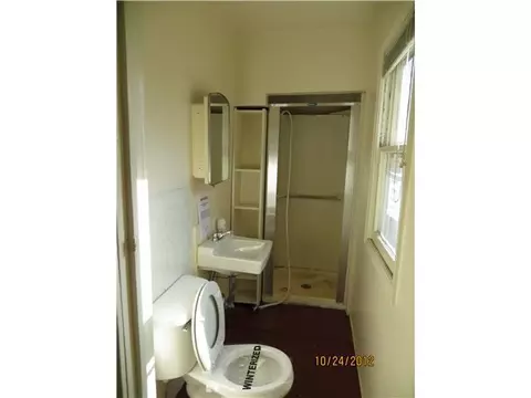 637 Robert St, Lansing, MI 48910 photo 3