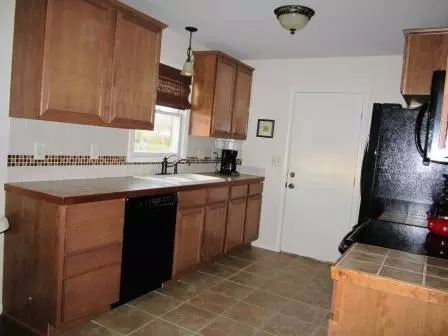 805 Wilson, Dewitt, MI 48820 photo 2