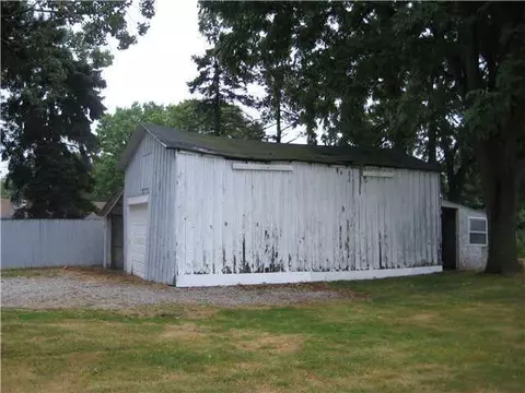 110 E Webb, Dewitt, MI 48820 photo 3