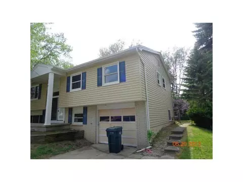 2325 Leon Ave, Lansing, MI 48906 photo 2