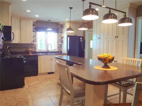 12800 Center Rd, Bath, MI 48808 photo 4