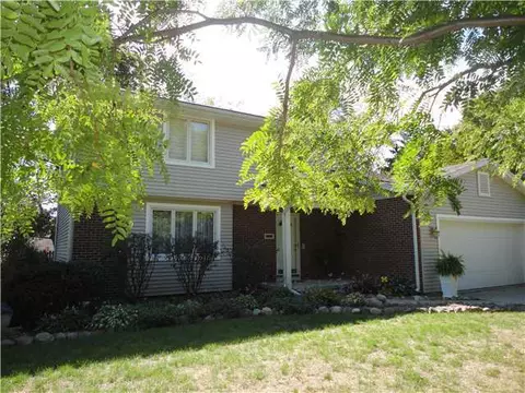 414 S Circle Dr, Williamston, MI 48895 photo 1