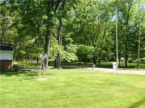 1127 Maycroft, Lansing, MI 48917 photo 2