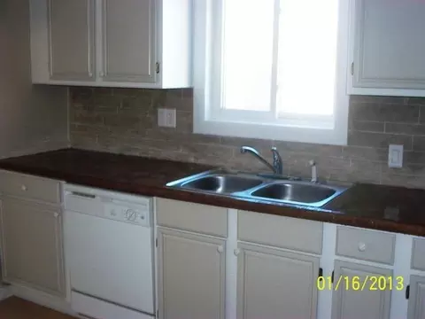 325 E Rous, Lansing, MI 48910 photo 2