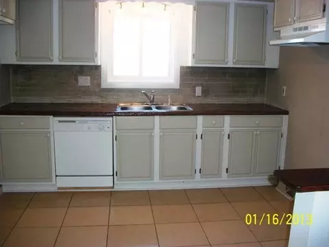 325 E Rous, Lansing, MI 48910 photo 5