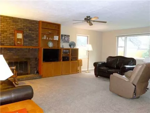 6460 Lansdown Dr, Dimondale, MI 48821 photo 2
