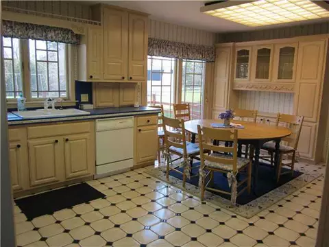 4228 Barton Rd, Lansing, MI 48917 photo 4