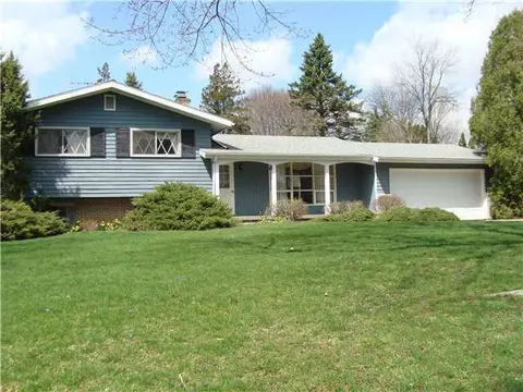 3702 Ridgefield, Lansing, MI 48906 photo 1