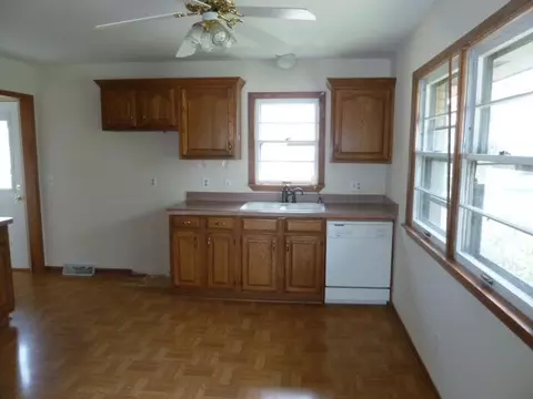 806 Eugenia, Mason, MI 48854 photo 4