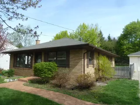 806 Eugenia, Mason, MI 48854 photo 2