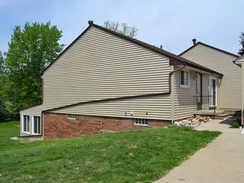 537 Red Cedar Blvd, Williamston, MI 48895 photo 2